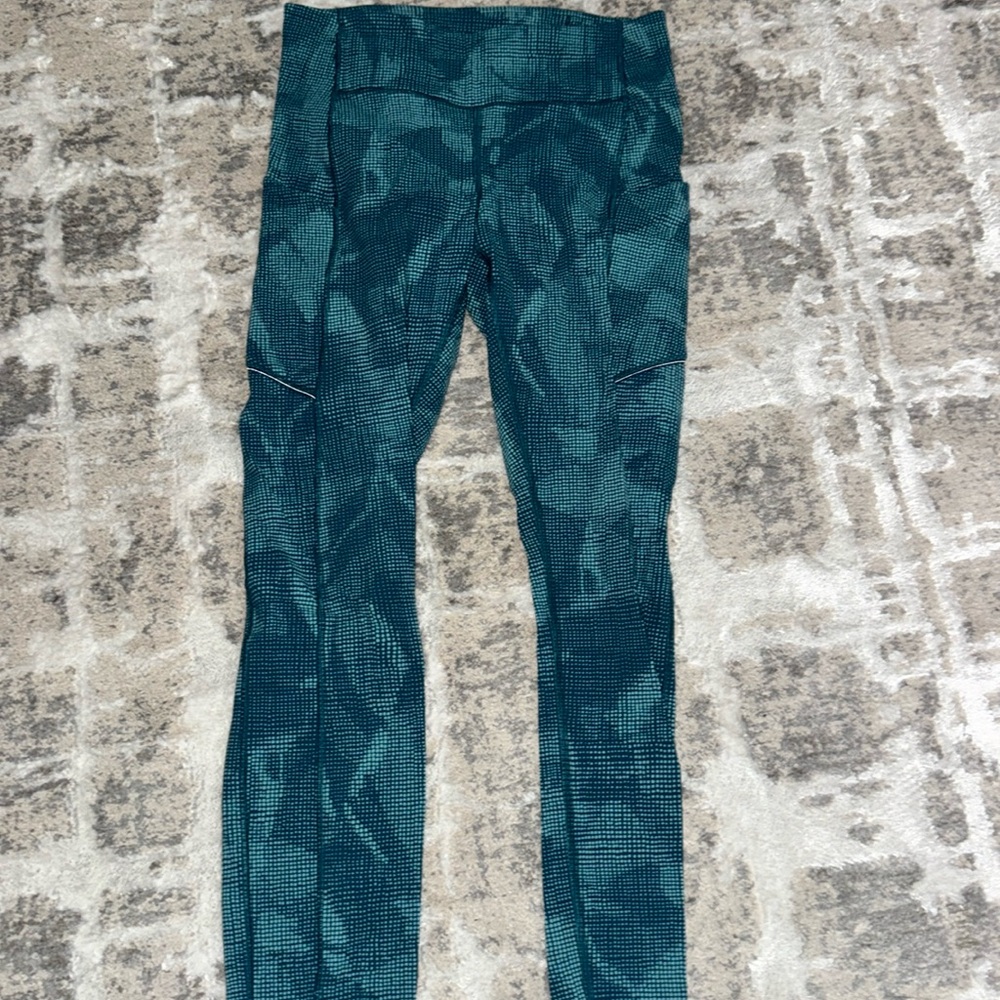Lululemon Wonder Train Leggings - Size 4